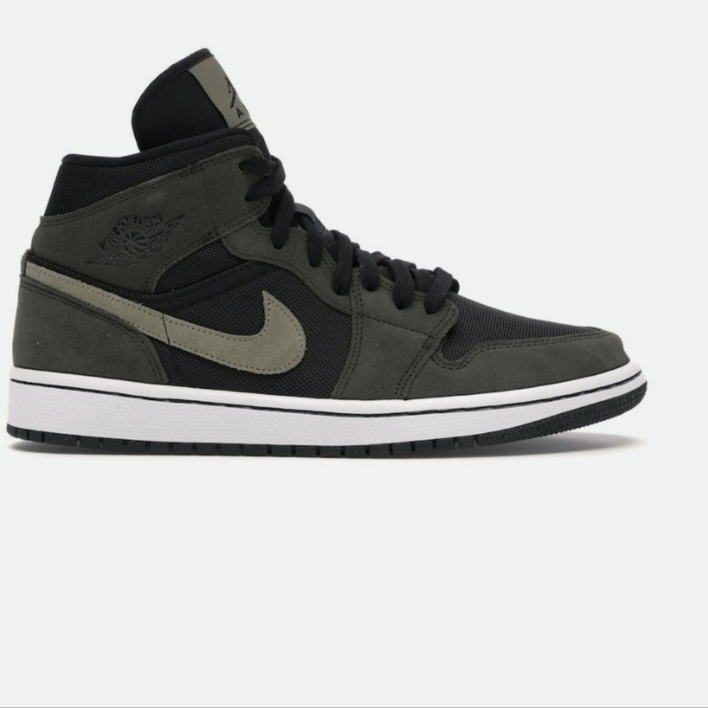 Nike Women's Black and Olive Sneakers